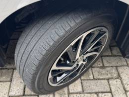 TOYOTA - YARIS - 2022/2023 - Prata - R$ 99.900,00
