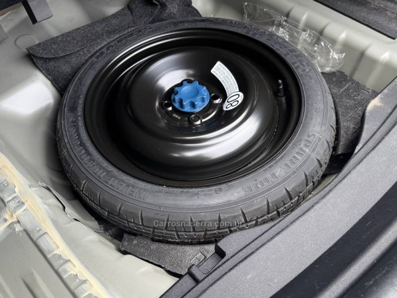 TOYOTA - YARIS - 2022/2023 - Prata - R$ 99.900,00