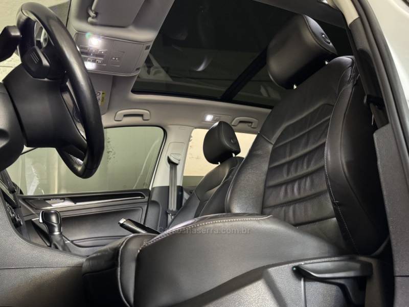 VOLKSWAGEN - GOLF - 2015/2016 - Branca - R$ 91.900,00