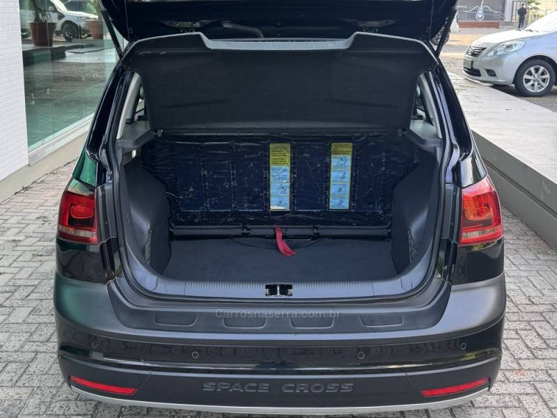 VOLKSWAGEN - SPACE CROSS - 2013/2014 - Preta - R$ 49.900,00