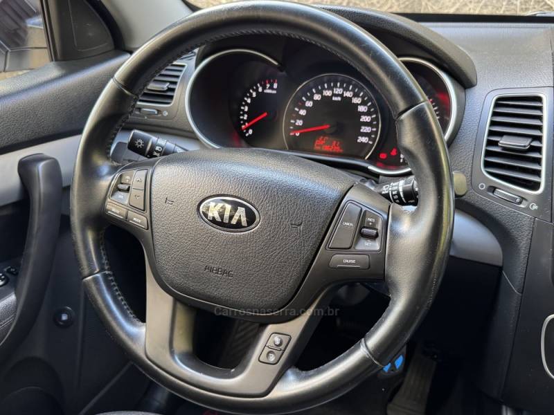 KIA MOTORS - SORENTO - 2014/2015 - Branca - R$ 78.900,00