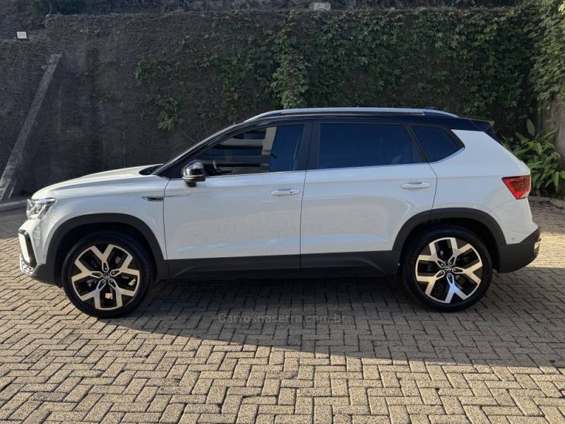 VOLKSWAGEN - TAOS - 2024/2024 - Branca - R$ 185.900,00