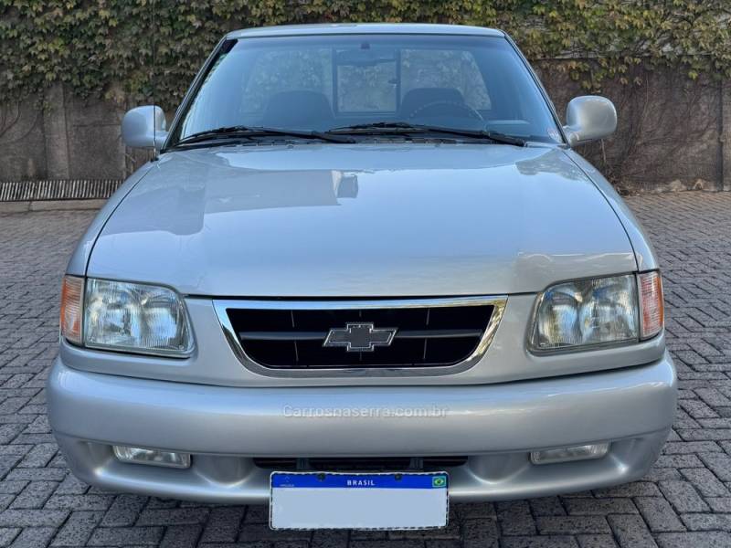 CHEVROLET - S10 - 1997/1998 - Prata - R$ 65.000,00