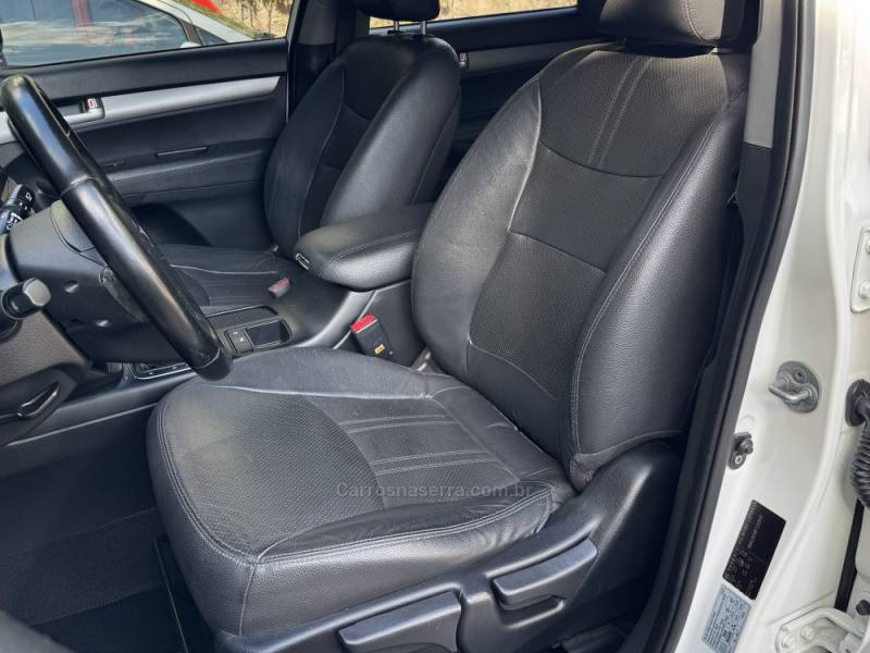 KIA MOTORS - SORENTO - 2014/2015 - Branca - R$ 78.900,00
