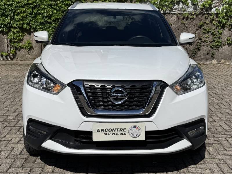 NISSAN - KICKS - 2017/2018 - Branca - R$ 83.900,00
