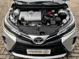 TOYOTA - YARIS - 2022/2023 - Prata - R$ 99.900,00