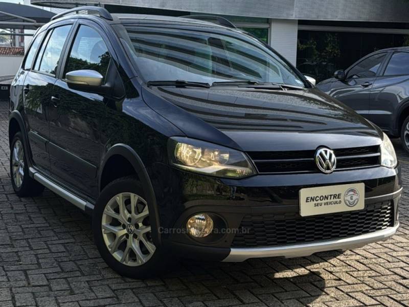 VOLKSWAGEN - SPACE CROSS - 2013/2014 - Preta - R$ 49.900,00