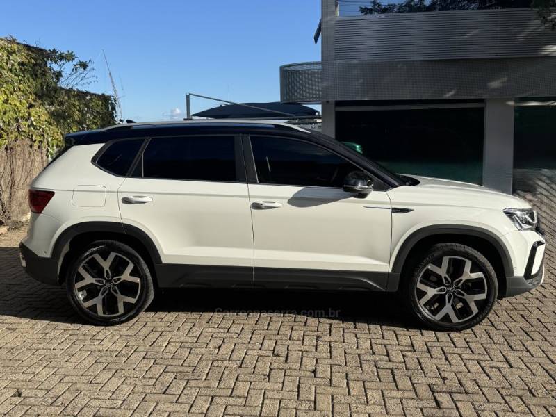 VOLKSWAGEN - TAOS - 2024/2024 - Branca - R$ 185.900,00
