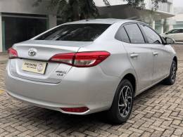 TOYOTA - YARIS - 2022/2023 - Prata - R$ 99.900,00