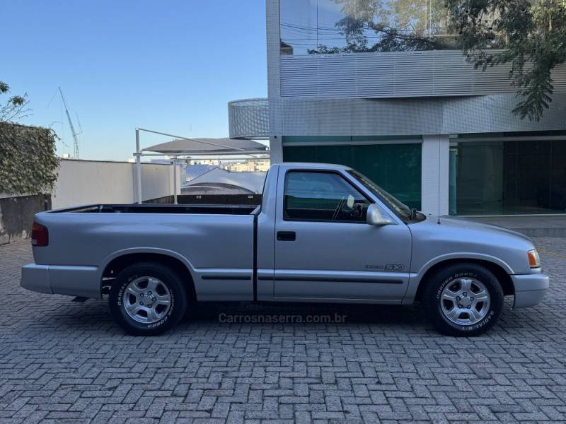 CHEVROLET - S10 - 1997/1998 - Prata - R$ 65.000,00