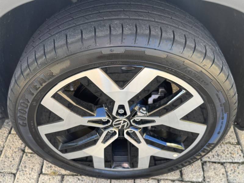 VOLKSWAGEN - TAOS - 2024/2024 - Branca - R$ 185.900,00