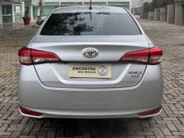 TOYOTA - YARIS - 2022/2023 - Prata - R$ 99.900,00