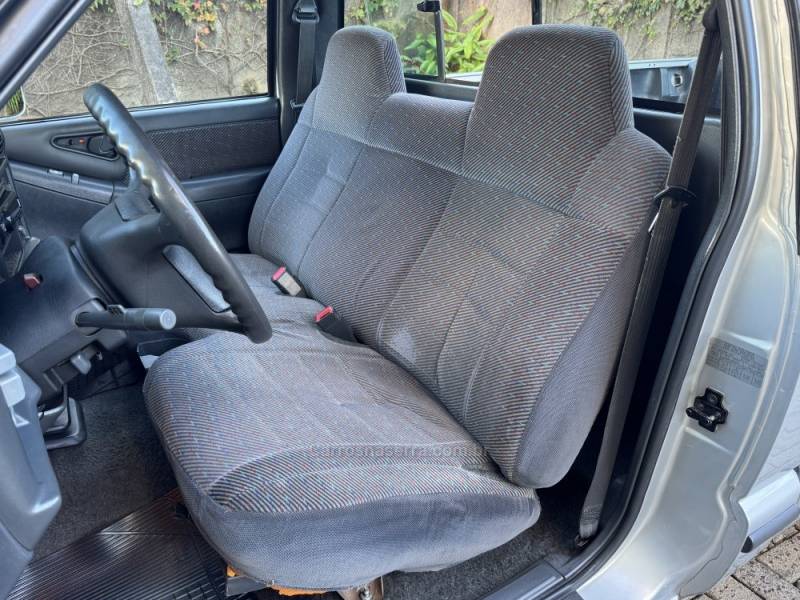 CHEVROLET - S10 - 1997/1998 - Prata - R$ 65.000,00