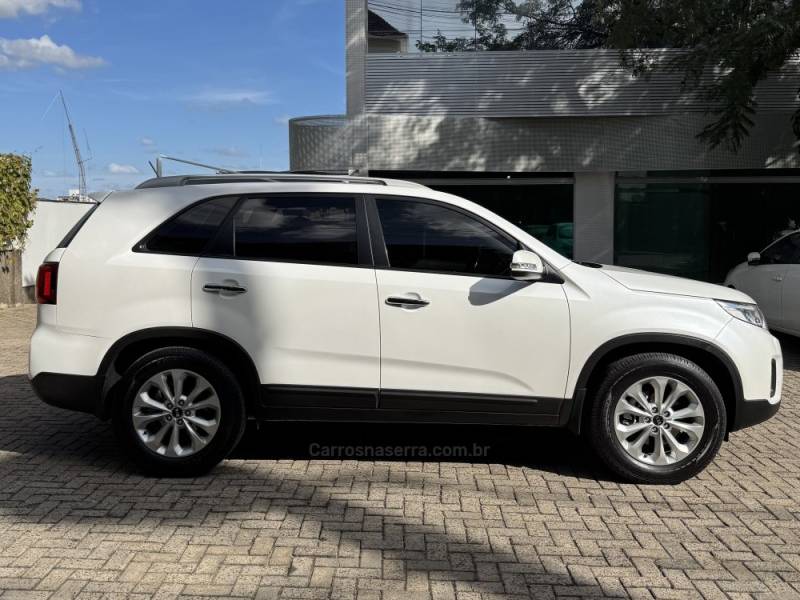 KIA MOTORS - SORENTO - 2014/2015 - Branca - R$ 78.900,00