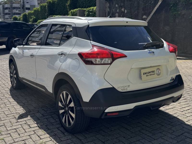 NISSAN - KICKS - 2017/2018 - Branca - R$ 83.900,00
