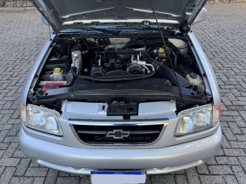 CHEVROLET - S10 - 1997/1998 - Prata - R$ 65.000,00