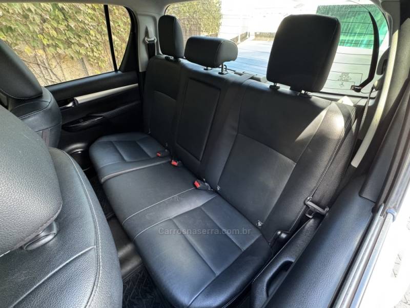TOYOTA - HILUX - 2018/2018 - Branca - R$ 189.900,00