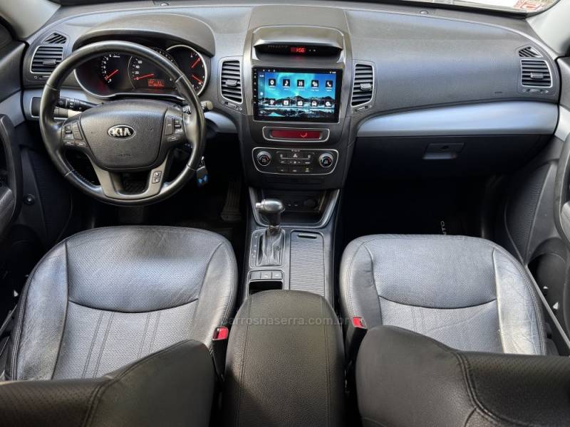 KIA MOTORS - SORENTO - 2014/2015 - Branca - R$ 78.900,00