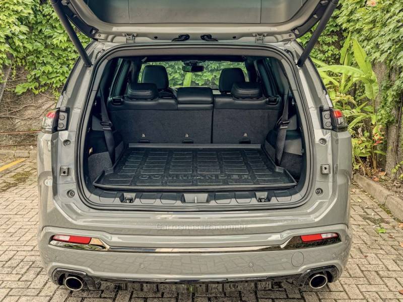 JEEP - COMMANDER - 2024/2025 - Cinza - R$ 243.900,00