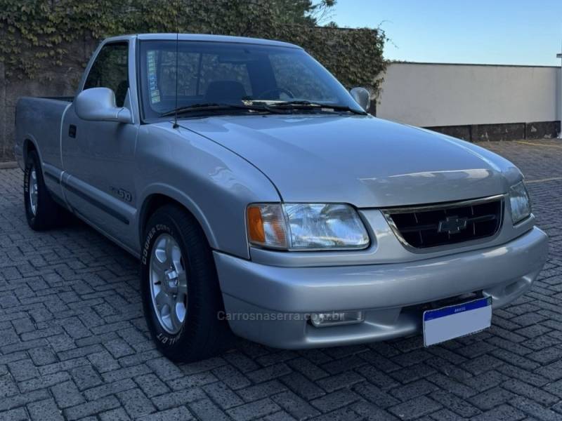 CHEVROLET - S10 - 1997/1998 - Prata - R$ 65.000,00
