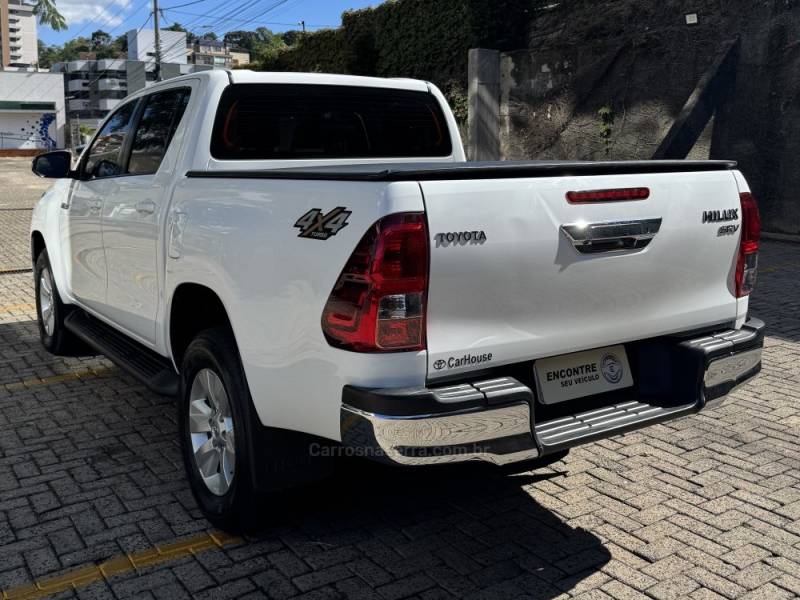 TOYOTA - HILUX - 2018/2018 - Branca - R$ 189.900,00