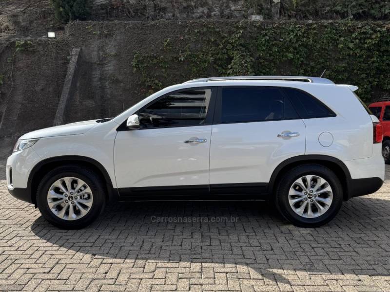 KIA MOTORS - SORENTO - 2014/2015 - Branca - R$ 78.900,00