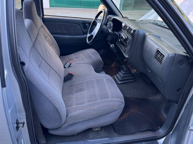 CHEVROLET - S10 - 1997/1998 - Prata - R$ 65.000,00