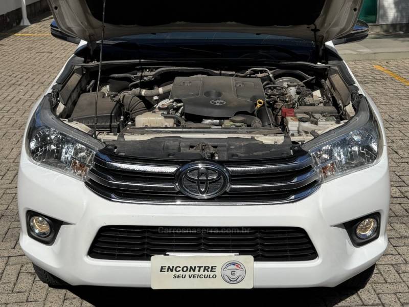 TOYOTA - HILUX - 2018/2018 - Branca - R$ 189.900,00