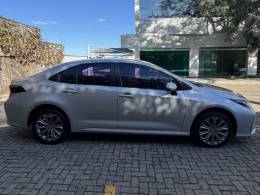 TOYOTA - COROLLA - 2022/2023 - Prata - R$ 135.000,00