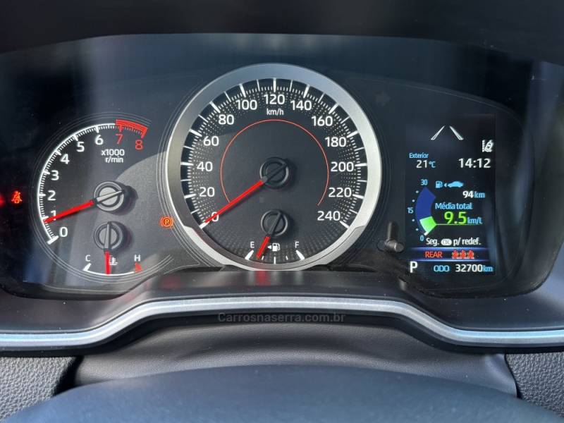 TOYOTA - COROLLA - 2022/2023 - Prata - R$ 135.000,00