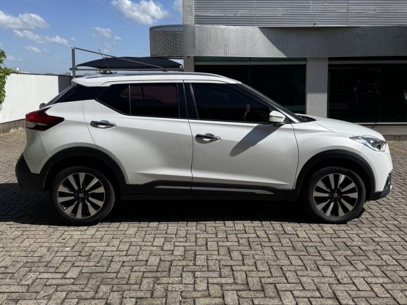 NISSAN - KICKS - 2017/2018 - Branca - R$ 83.900,00