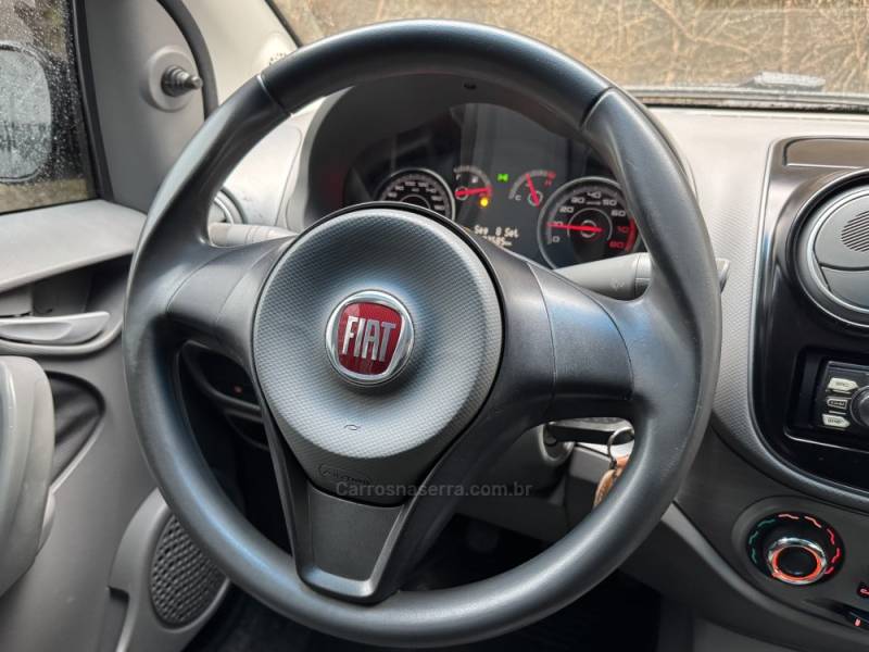 FIAT - PALIO - 2015/2015 - Preta - R$ 39.900,00