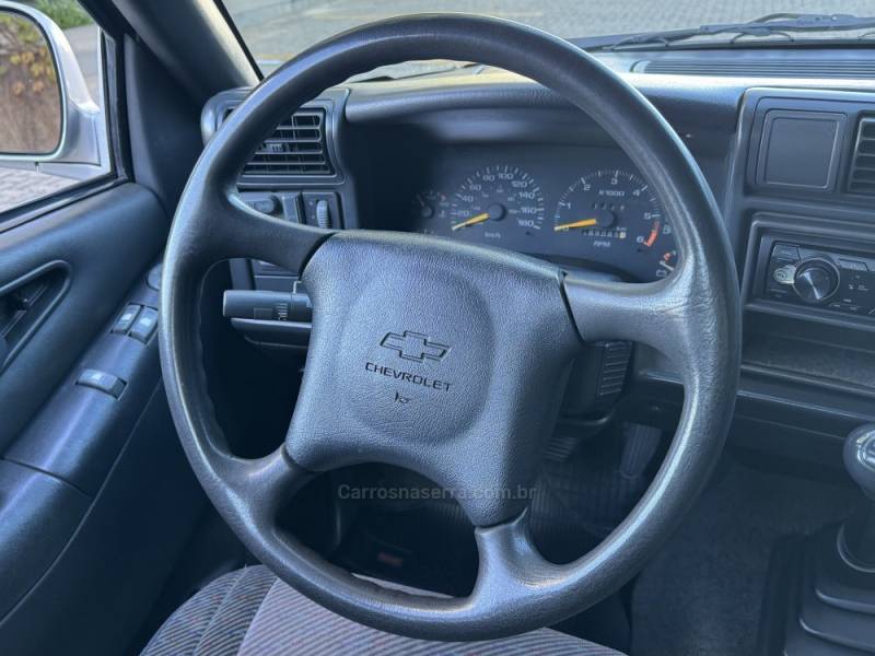 CHEVROLET - S10 - 1997/1998 - Prata - R$ 65.000,00