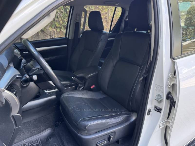 TOYOTA - HILUX - 2018/2018 - Branca - R$ 189.900,00