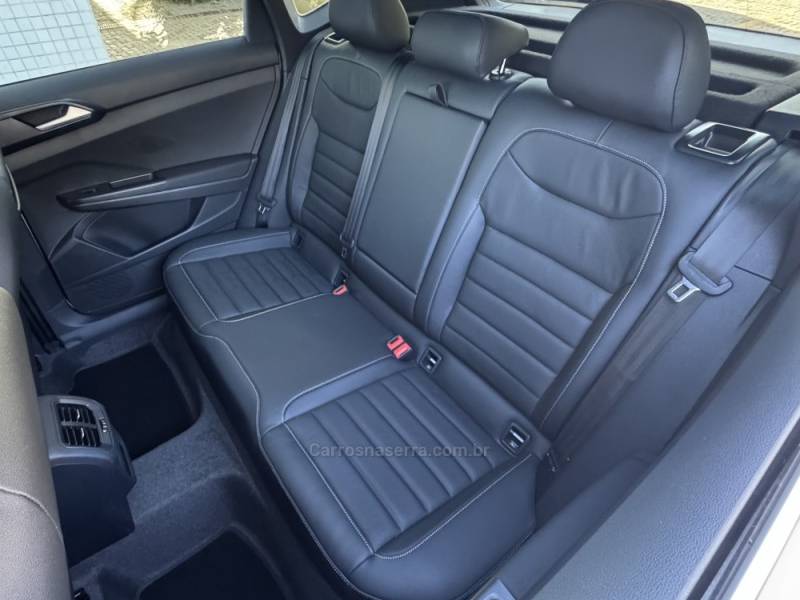 VOLKSWAGEN - TAOS - 2024/2024 - Branca - R$ 185.900,00