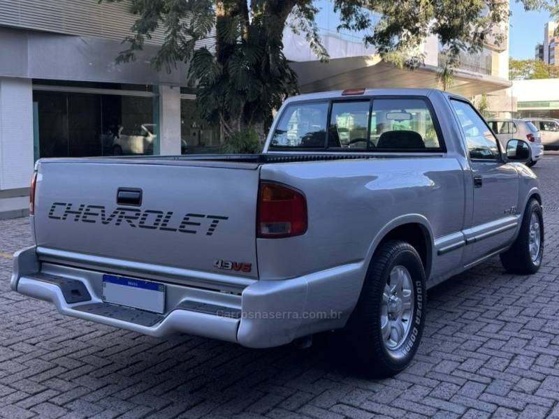 CHEVROLET - S10 - 1997/1998 - Prata - R$ 65.000,00