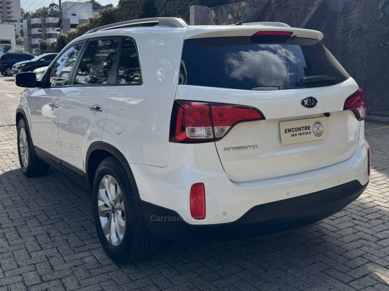KIA MOTORS - SORENTO - 2014/2015 - Branca - R$ 78.900,00