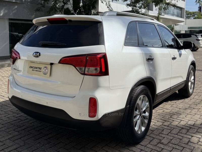 KIA MOTORS - SORENTO - 2014/2015 - Branca - R$ 78.900,00