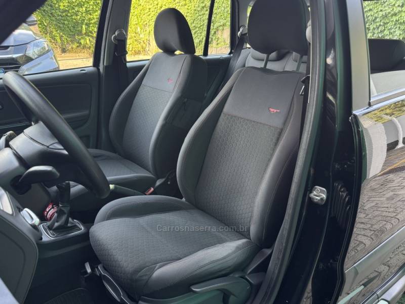 VOLKSWAGEN - SPACE CROSS - 2013/2014 - Preta - R$ 49.900,00