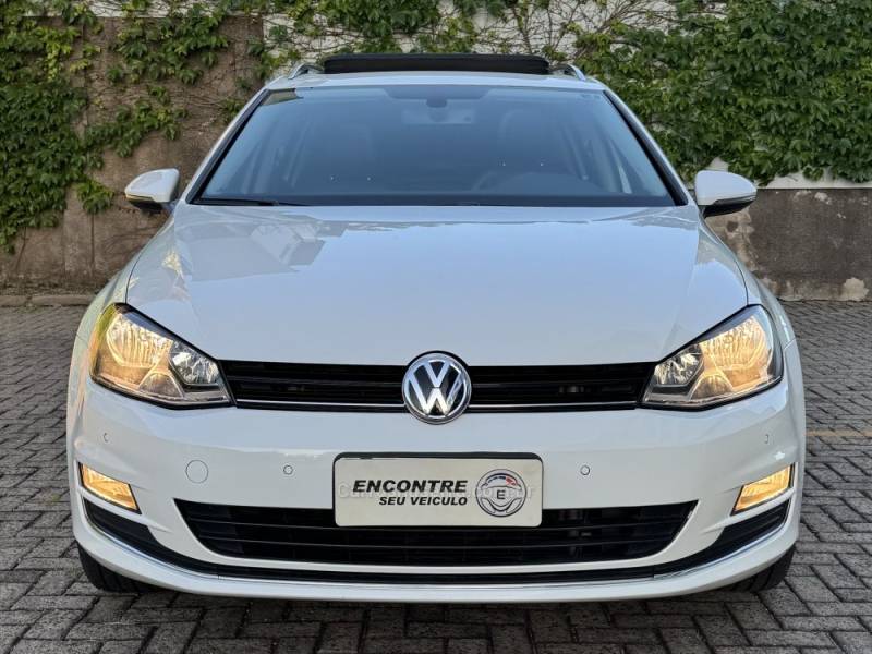 VOLKSWAGEN - GOLF - 2015/2016 - Branca - R$ 91.900,00
