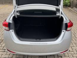 TOYOTA - YARIS - 2022/2023 - Prata - R$ 99.900,00