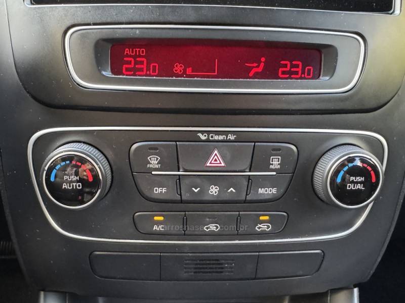 KIA MOTORS - SORENTO - 2014/2015 - Branca - R$ 78.900,00