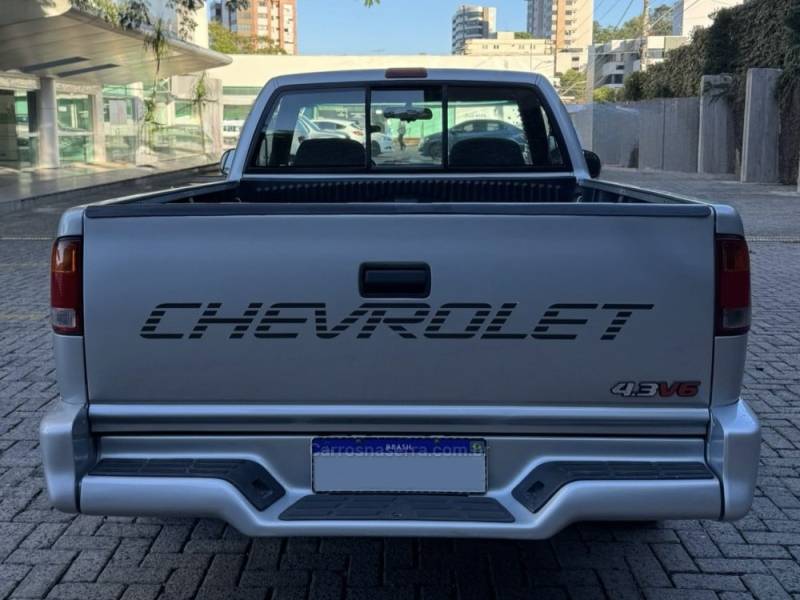 CHEVROLET - S10 - 1997/1998 - Prata - R$ 65.000,00