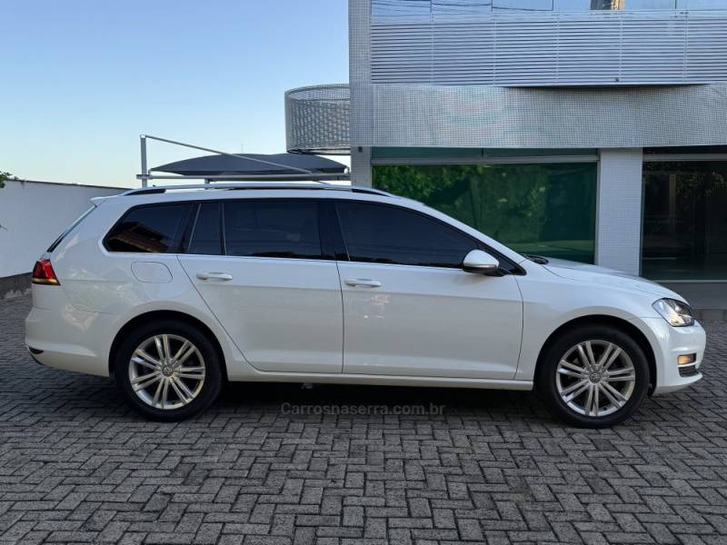 VOLKSWAGEN - GOLF - 2015/2016 - Branca - R$ 91.900,00