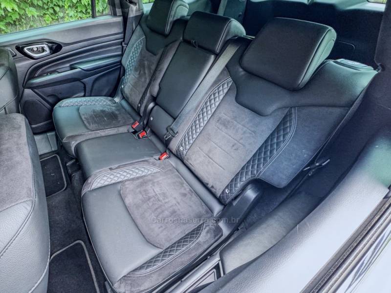 JEEP - COMMANDER - 2024/2025 - Cinza - R$ 243.900,00