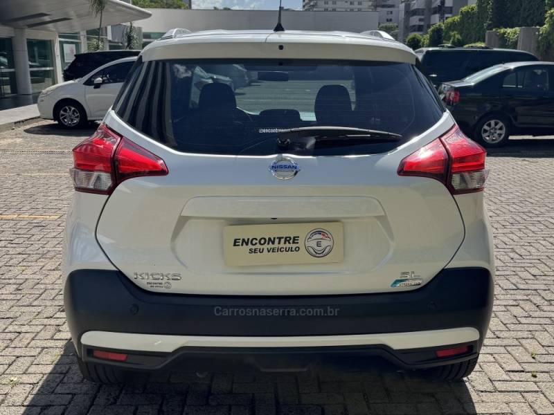 NISSAN - KICKS - 2017/2018 - Branca - R$ 83.900,00