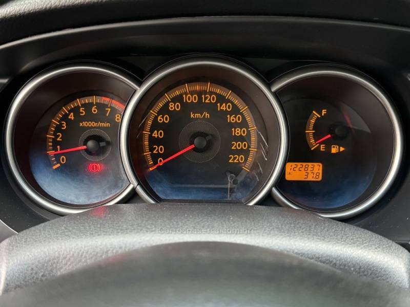 NISSAN - LIVINA - 2010/2011 - Prata - R$ 33.900,00