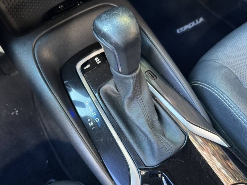 TOYOTA - COROLLA - 2022/2023 - Prata - R$ 135.000,00