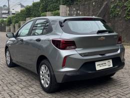CHEVROLET - ONIX - 2023/2024 - Prata - R$ 85.900,00