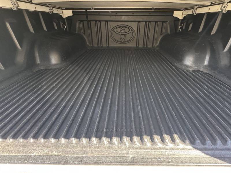 TOYOTA - HILUX - 2018/2018 - Branca - R$ 189.900,00